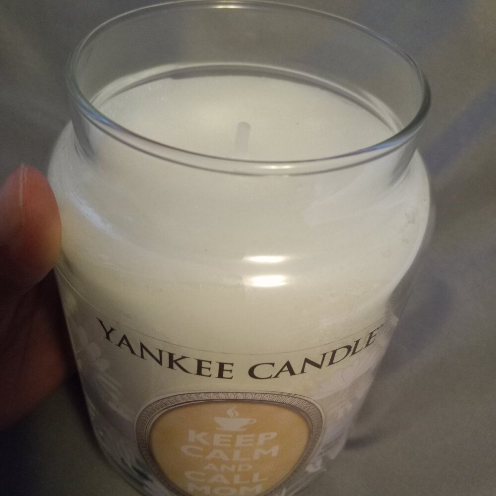 Limited Edition Yankee Candle Stay Calm Call Mom (Never Used) - Picture 2 of 2